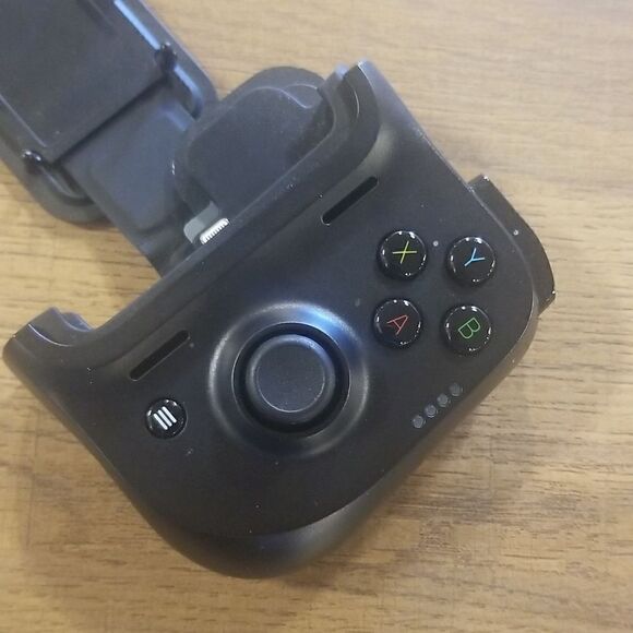 RAZER KISHI FOR IPHONE RZ06-03360100-R3U1 BLACK Gaming Controller - Picture 3 of 7